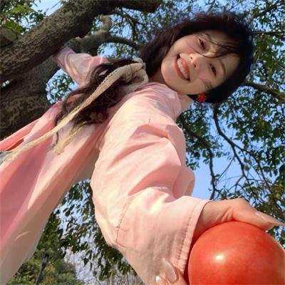 走投无路的原偶像，选择与完全陌生的大叔一起生活